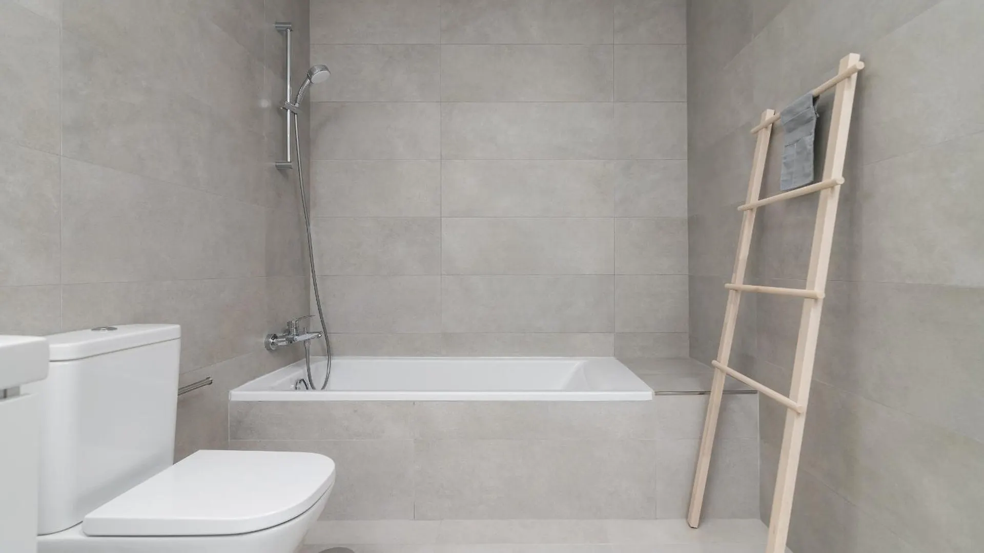 Suite Homes Urban Sky Tower 4 G Málaga Appartement