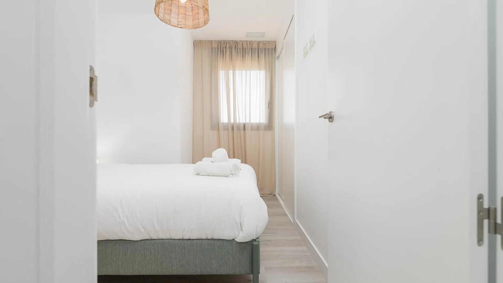 Apartment Suite Homes Urban Sky Tower 4 G Malaga