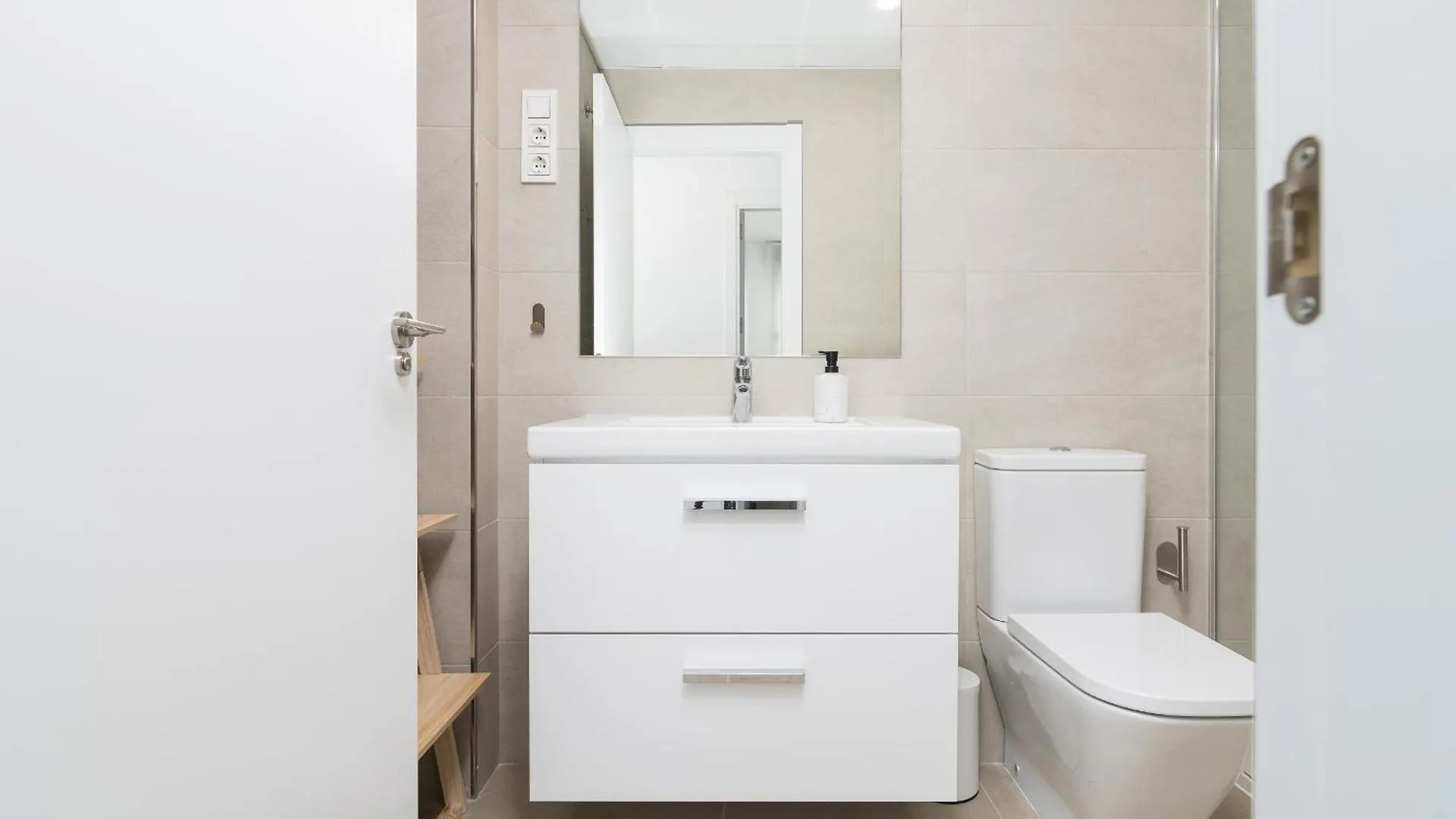 Suite Homes Urban Sky Tower 4 G Malaga Spain