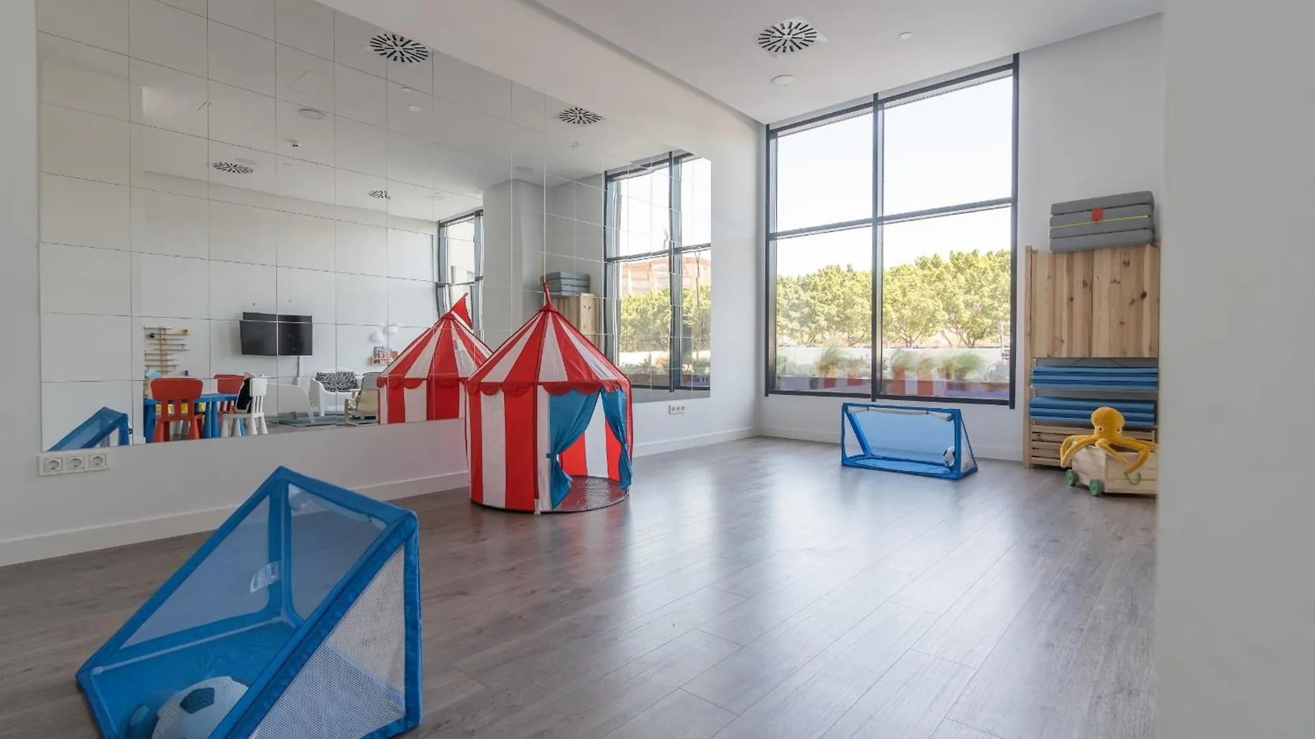 Apartment Suite Homes Urban Sky Tower 4 G Malaga