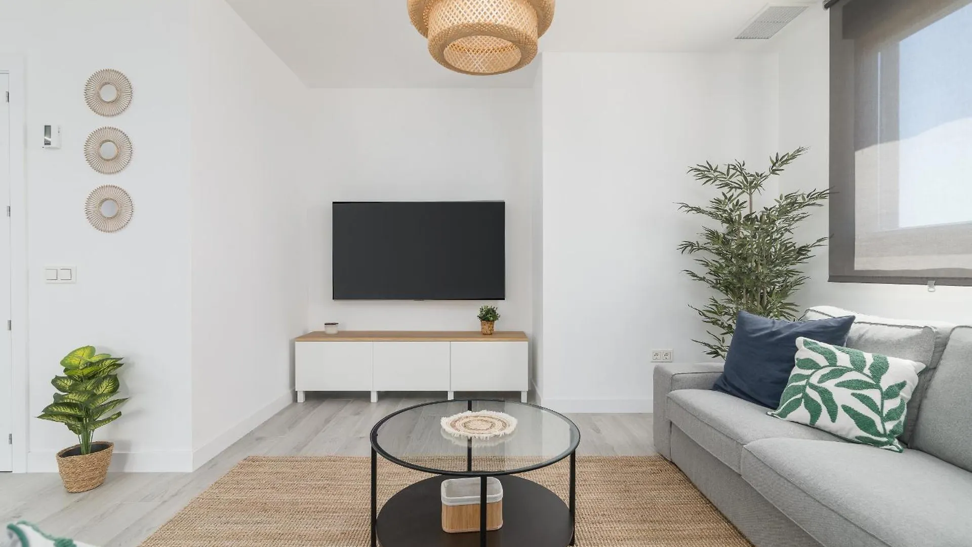 Suite Homes Urban Sky Tower 4 G Malaga Apartment