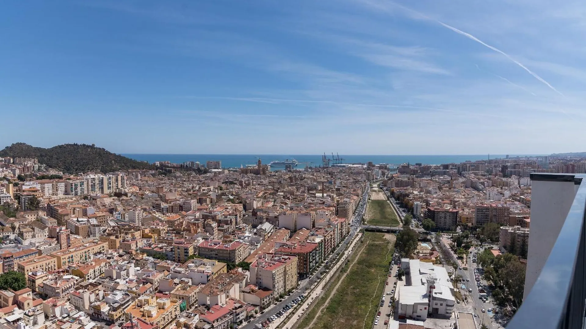 Apartment Suite Homes Urban Sky Tower 4 G Malaga
