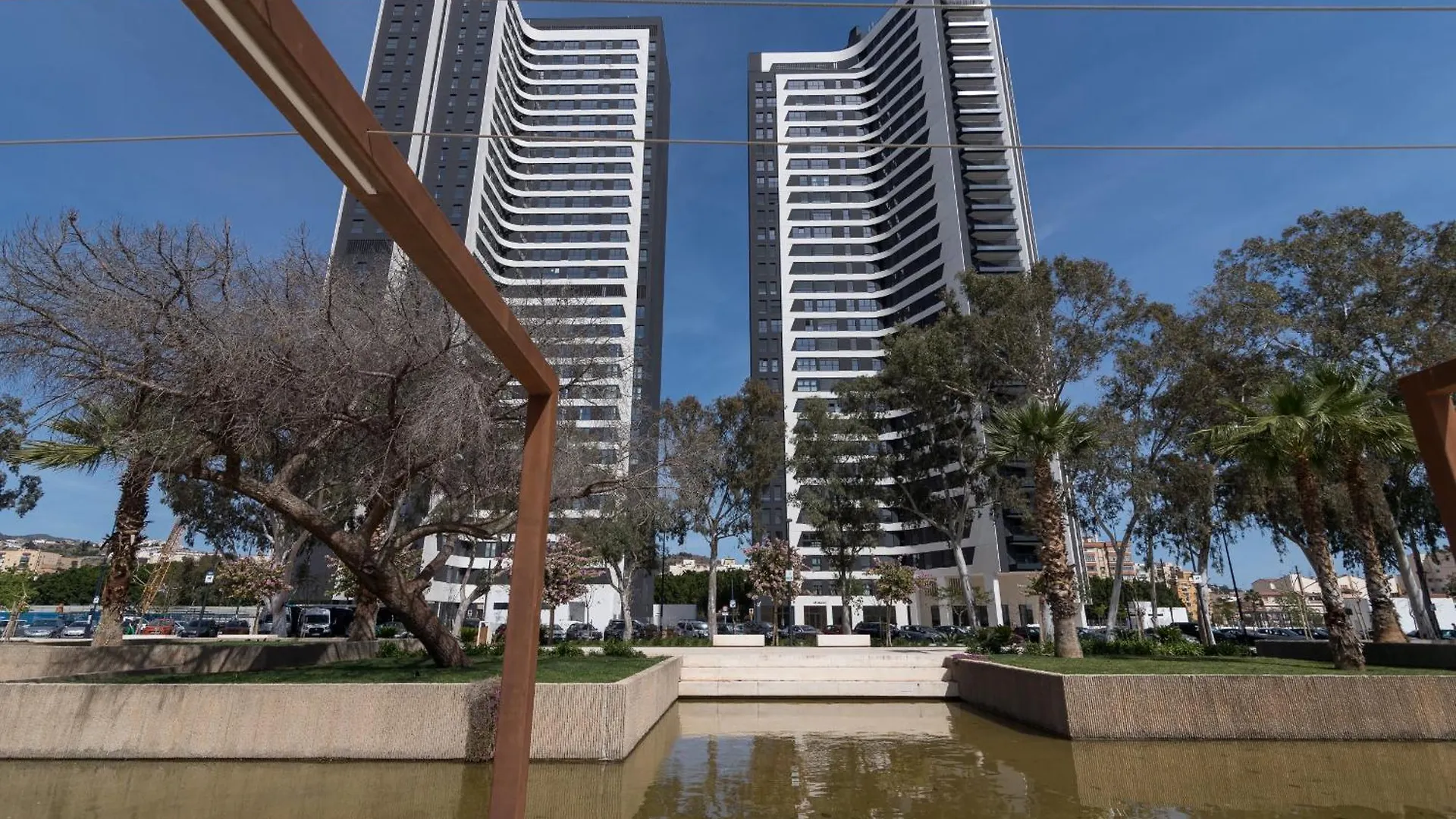 Suite Homes Urban Sky Tower 4 G Malaga Apartment