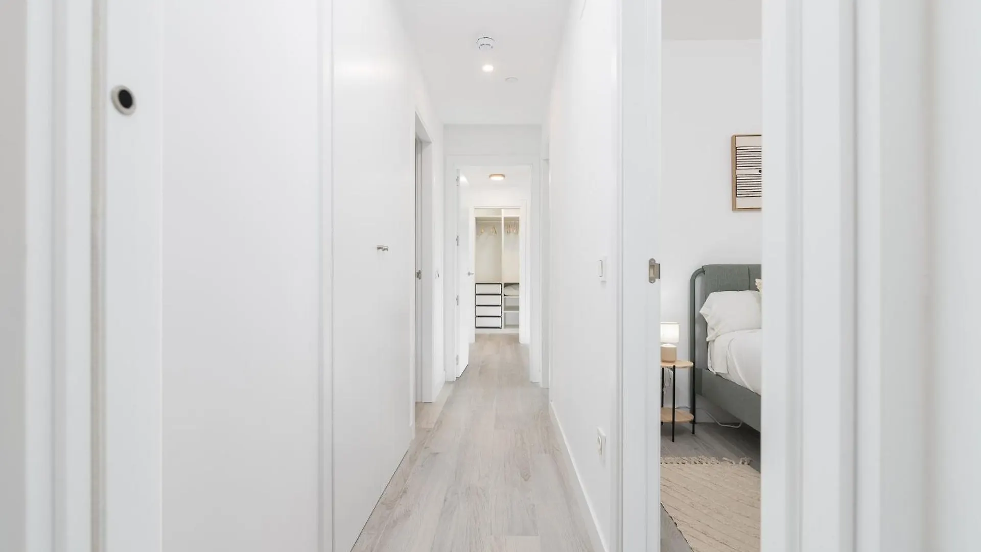 Suite Homes Urban Sky Tower 4 G Malaga Apartment