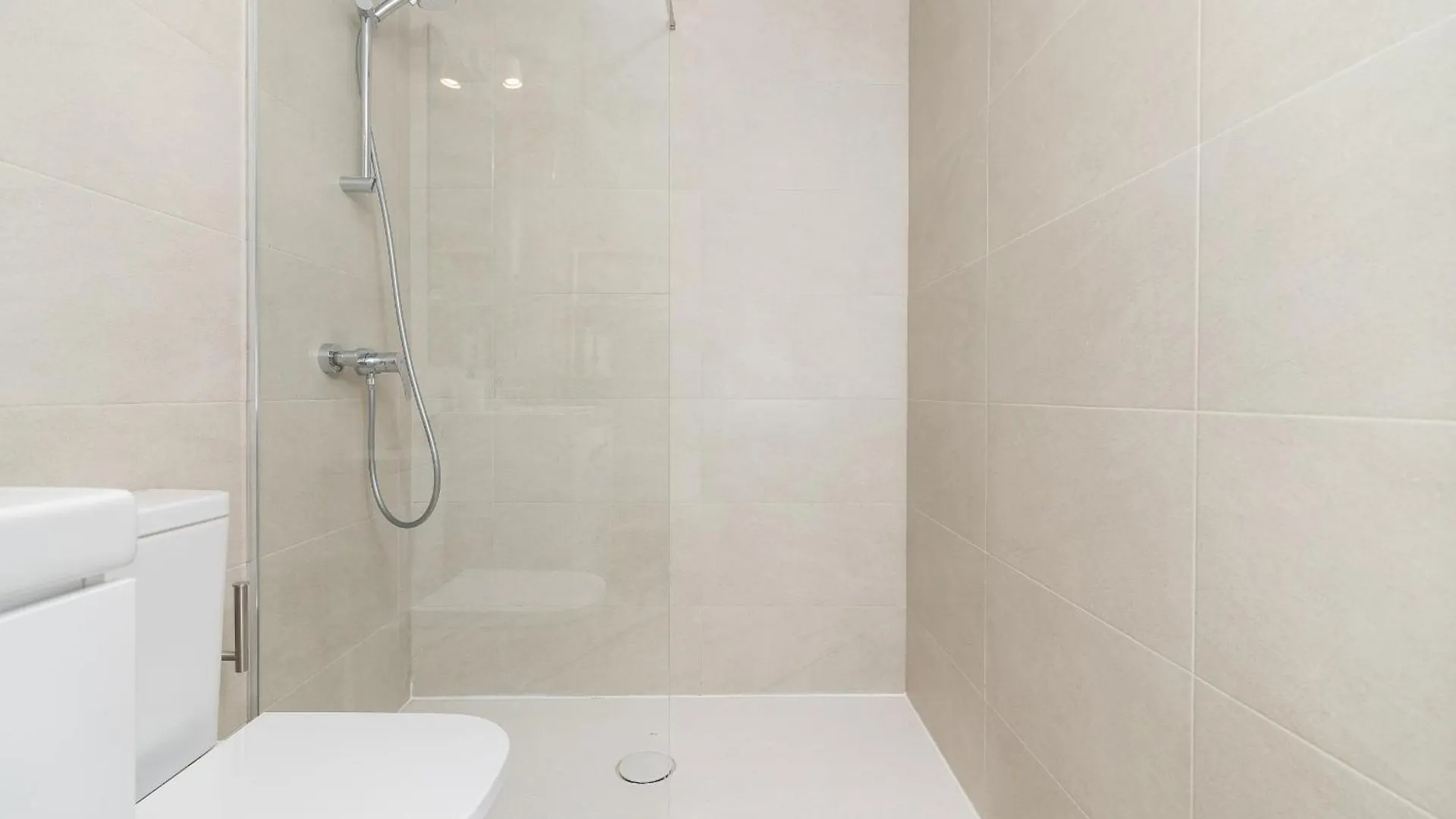 Apartment Suite Homes Urban Sky Tower 4 G Malaga Spain