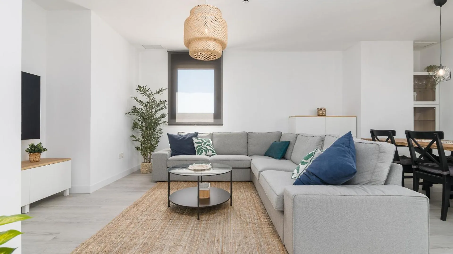 Apartment Suite Homes Urban Sky Tower 4 G Malaga
