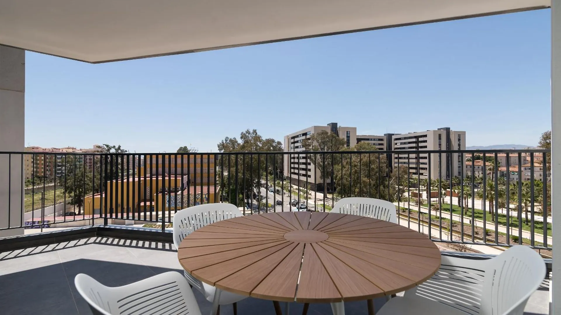 Apartment Suite Homes Urban Sky Tower 4 G Malaga