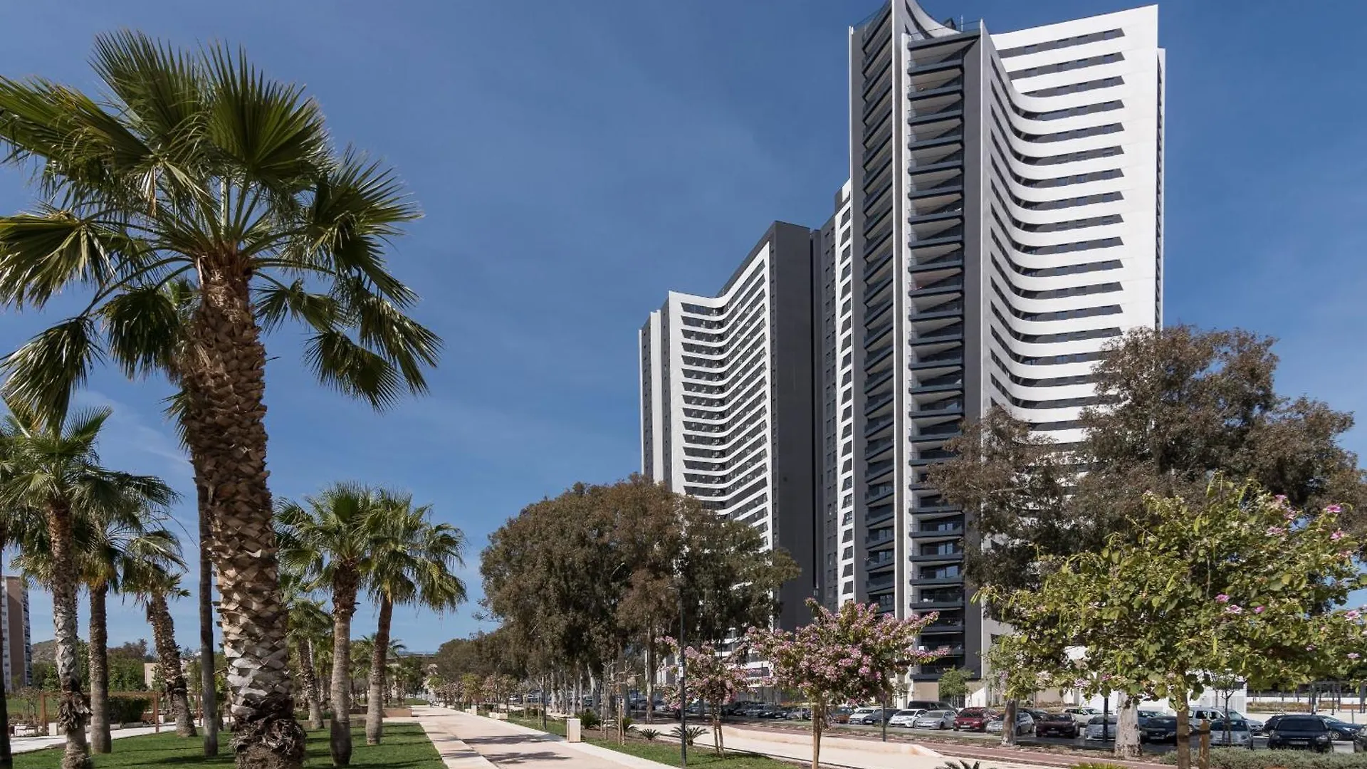 Suite Homes Urban Sky Tower 4 G Malaga Apartment